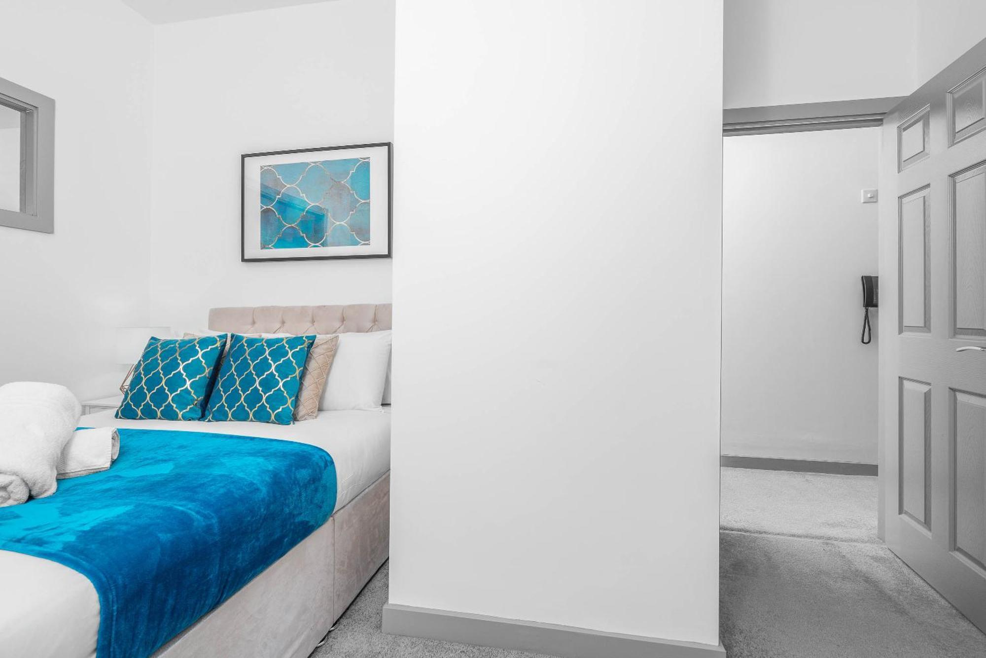 Modern Apartment In Brierley Hill - Secure Parking - Wifi & Netflix - Excellent Value - 11O エクステリア 写真