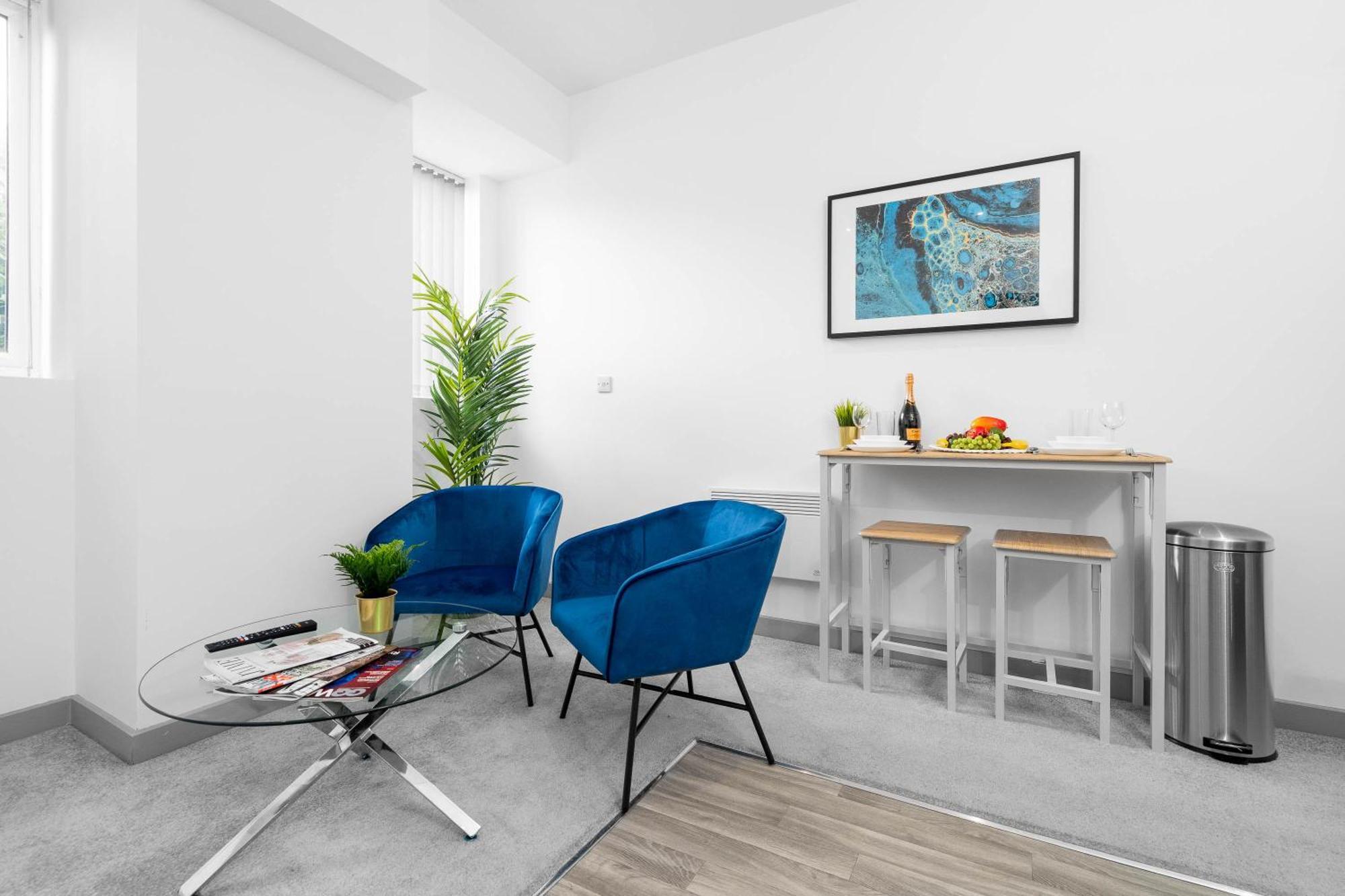 Modern Apartment In Brierley Hill - Secure Parking - Wifi & Netflix - Excellent Value - 11O エクステリア 写真