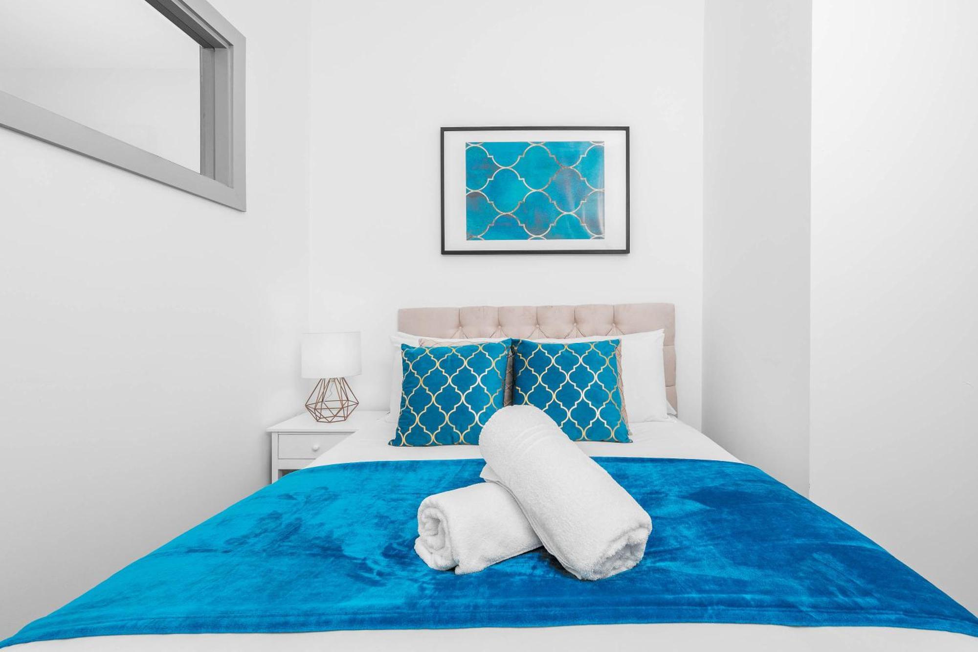 Modern Apartment In Brierley Hill - Secure Parking - Wifi & Netflix - Excellent Value - 11O エクステリア 写真