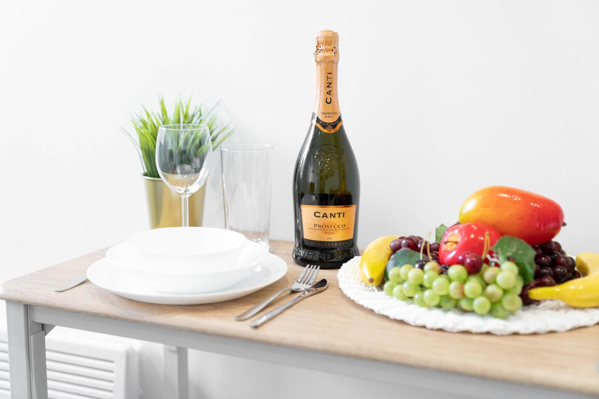 Modern Apartment In Brierley Hill - Secure Parking - Wifi & Netflix - Excellent Value - 11O エクステリア 写真